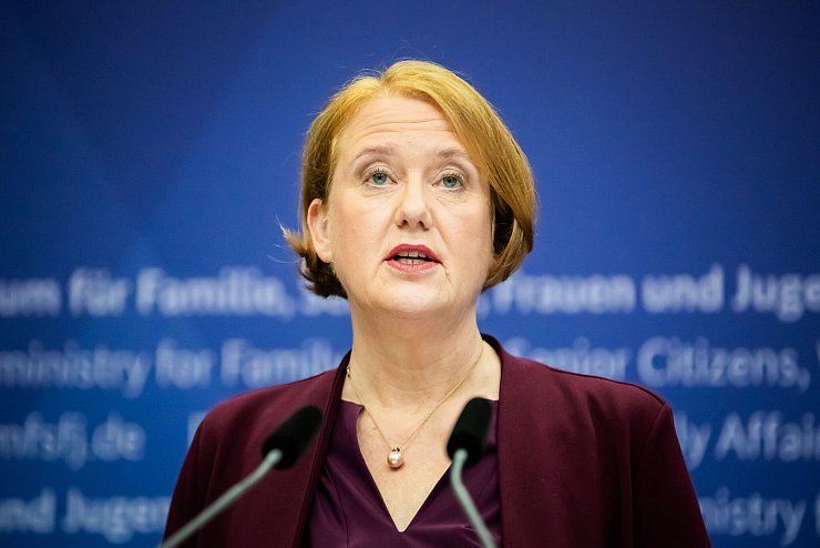 Die Ministerin sieht Frauenrechte gefährdet. (Archivbild) - © Christoph Soeder/dpa