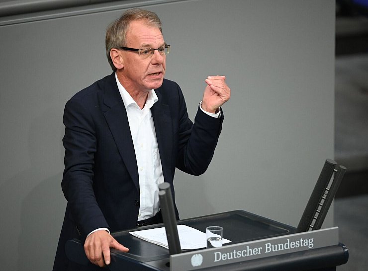 Markus Kurth von den Grünen verteidigt Rentenpläne. - © Philip Dulian/dpa
