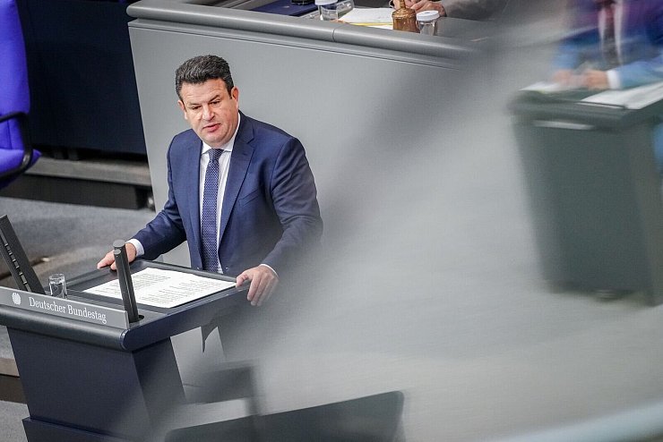 Arbeitsminister Hubertus Heil verteidigt Rentenreform - © Kay Nietfeld/dpa