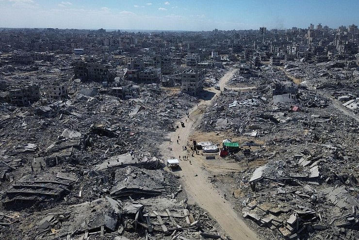 Die Waffenruhe im weitgehend zerstörten Gazastreifen gilt als fragil. (Archivbild) - © Uncredited/AP/dpa