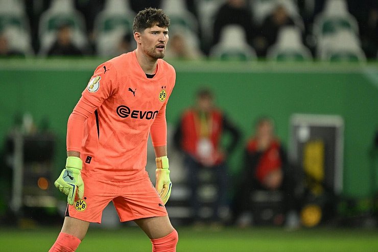 Gregor Kobel fehlt seinem Club weiterhin. - © Swen Pförtner/dpa