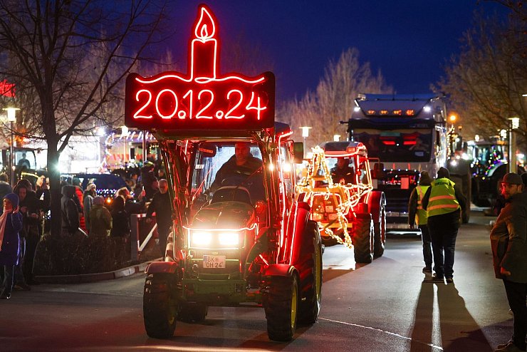 Traktor-Lichterfahrt in Magdeburg zum Gedenken an die Opfer des Anschlags vom 20.12.2024 - © Peter Gercke/dpa-Zentralbild/dpa