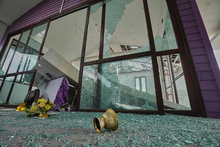 Unter anderem wurde in Thailand ein Krankenhaus getroffen. - © Sakchai Lalit/AP/dpa