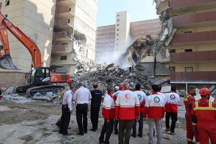 Zuvor hatte das israelische Militär mehr als 100 Ziele im Iran angegriffen. - © Uncredited/Iranian Red Crescent Society/AP/dpa