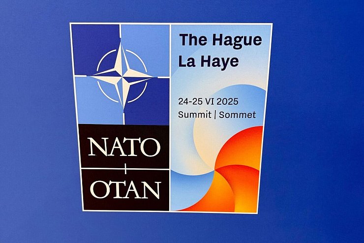 Schon vor Beginn des Nato-Gipfels gibt es einen Gewinner: Donald Trump. - © Martin Romanczyk/dpa