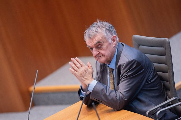 Nordrhein-Westfalens Innenminister Herbert Reul (CDU) wird im Untersuchungsausschuss zum Solingen-Anschlag Fragen beantworten müssen. - © Rolf Vennenbernd/dpa
