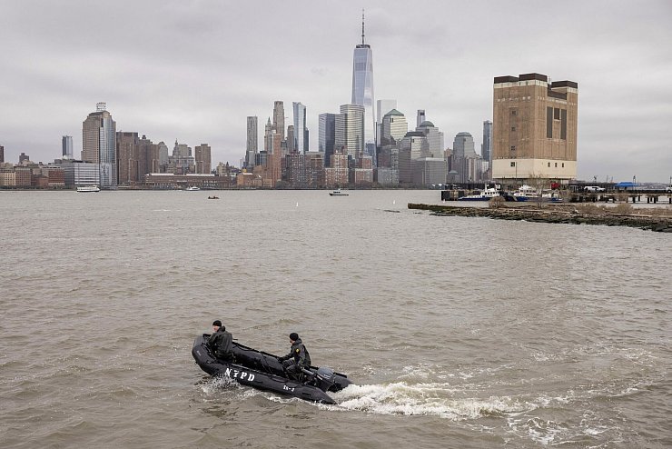 Helikopter gehören zum New Yorker Stadtbild, etwa 30.000 Flüge gibt es dort laut Branchenangaben pro Jahr. - © Yuki Iwamura/AP/dpa