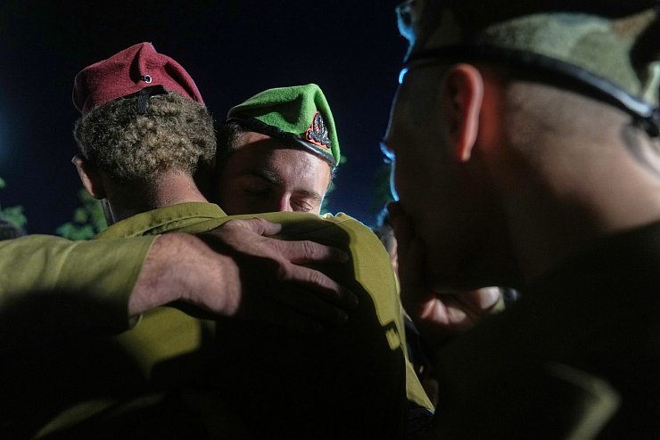 Die Hamas hat die Überreste einer weiteren getöteten Geisel übergeben. - © Francisco Seco/AP/dpa