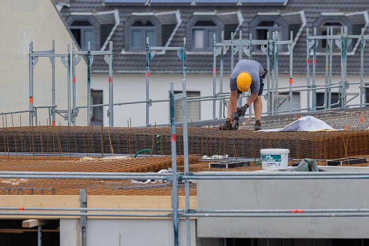 Bei vielen Unternehmen herrscht mehr Zuversicht - aber einige Wirtschaftsverbände finden die Stimmung besser als die Lage. (Archivbild) - © Rolf Vennenbernd/dpa