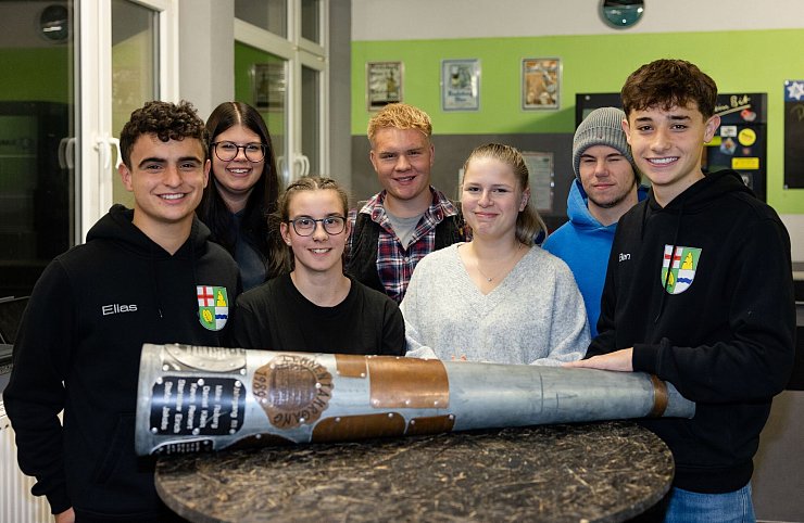 Angehende 20-Jährige organisieren das Ausrufen der Paare. - © Pinter Laszlo/dpa