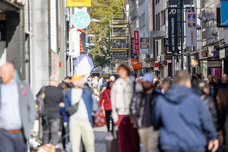 Der Einzelhandel ist enttäuscht über das bisherige Weihnachtsgeschäft (Archivbild) - © Thomas Banneyer/dpa