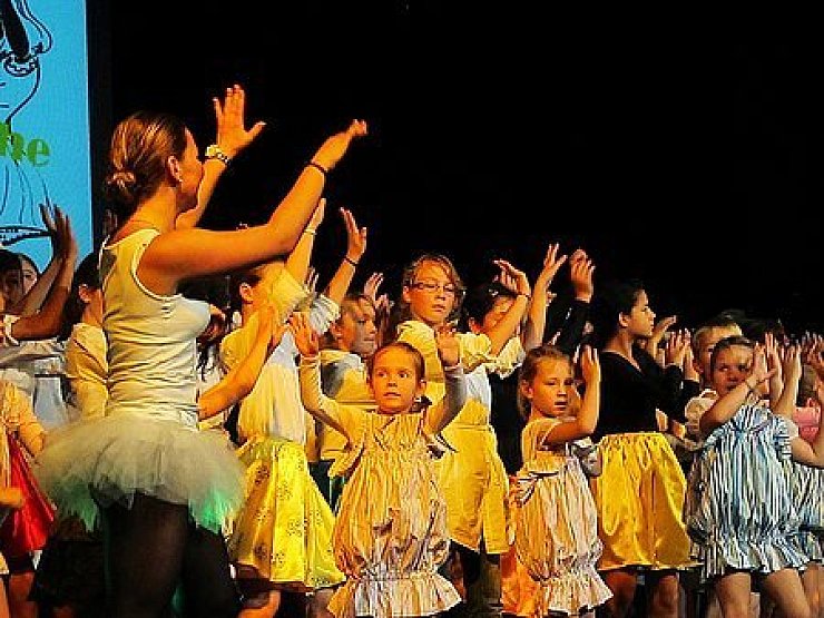 Auch die Kleinsten machten mit: Die Kinder zeigten - mit Unterstützung von erfahrenen Tänzern - Choreografien zu Ausschnitten aus bekannten Musicals.Foto: pringal