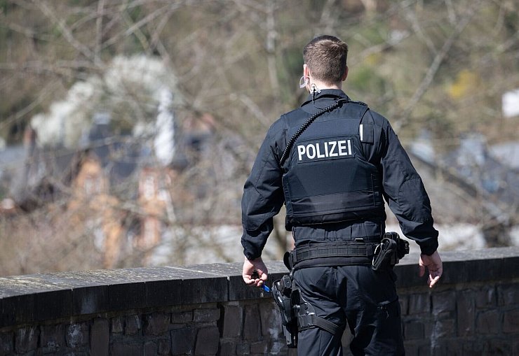 Wochenlang hatten zahlreiche Einsatzkräfte in Weilburg und Umgebung nach dem vermissten sechsjährigen Jungen gesucht. (Archivbild) - © Boris Roessler/dpa