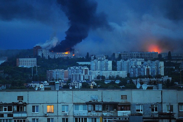 Russland hat die ostukrainische Stadt Charkiw an diesem Wochenende mit den schlimmsten Luftangriffen seit Kriegsbeginn überzogen. - © Anatolii Lysianskyi/AP/dpa