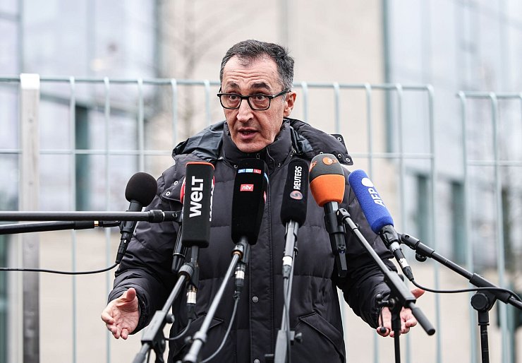 Landwirtschaftsminister Cem Özdemir will alles daran setzen, dass die Seuche sich nicht ausbreitet. - © Hannes P. Albert/dpa