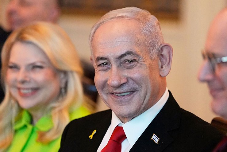Israels Regierungschef Netanjahu lobt die Verdienste von US-Präsident Trump. - © Alex Brandon/AP/dpa