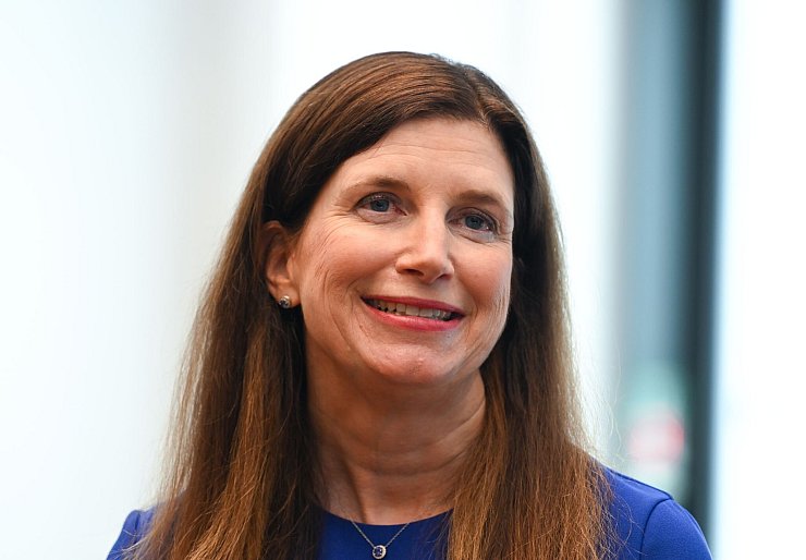 Commerzbank-Chefin Orlopp will sich auf ihre eigene Strategie konzentrieren. (Archivbild) - © Arne Dedert/dpa