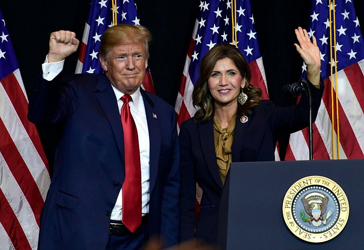 Kristi Noem soll Heimatschutzministerin werden. (Archivbild) - © Susan Walsh/AP/dpa