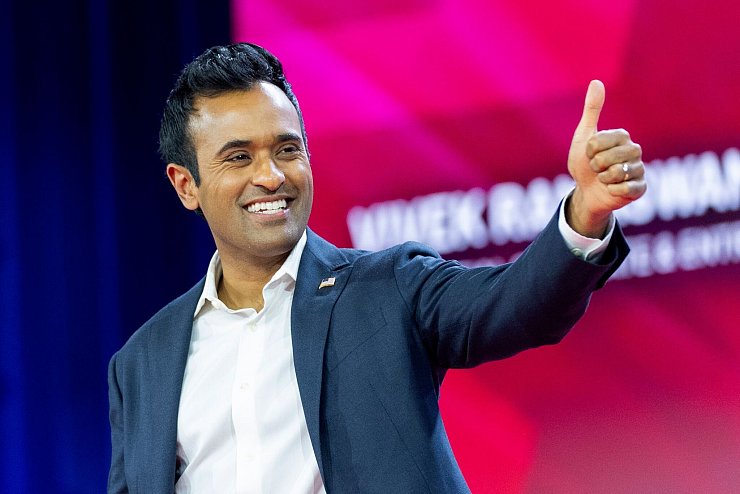 Vivek Ramaswamy soll gemeinsam mit Elon Musk beratend tätig sein. (Archivbild) - © Alex Brandon/AP/dpa