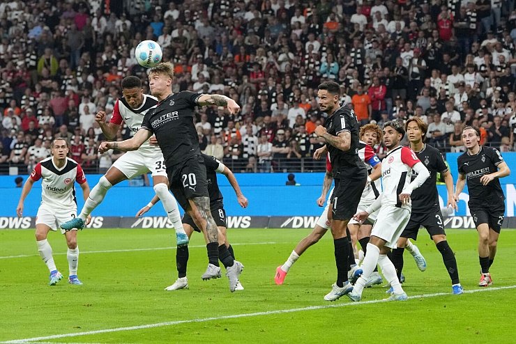 Eintracht Frankfurt hat gegen Mönchengladbach den dritten Sieg nacheinander gefeiert. - © Thomas Frey/dpa