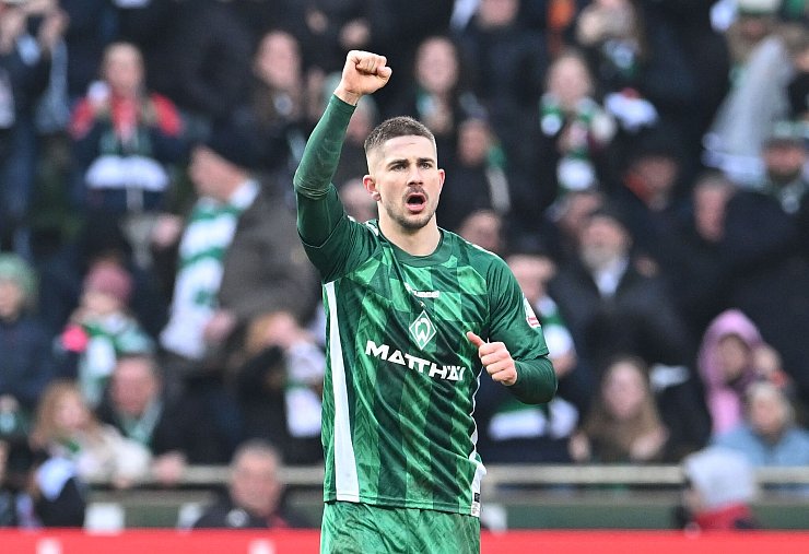 Romano Schmid brachte Werder zurück ins Spiel. - © Carmen Jaspersen/dpa