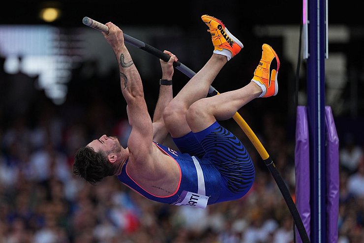 Anthony Ammirati aus Frankreich in Aktion bei den Olympischen Spielen - sein Geschlechtsteil sorgte für Aufmerksamkeit. (Archivbild) - © Michael Kappeler/dpa
