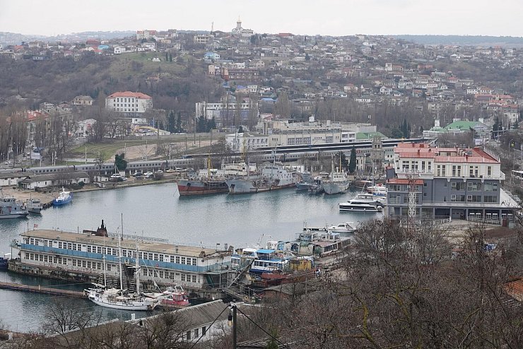 Auch über der Hafenstadt Sewastopol wurde Luftalarm ausgelöst. - © Ulf Mauder/dpa