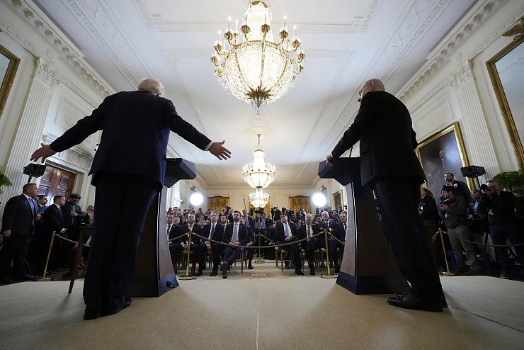Der US-Präsident schwärmt von den Möglichkeiten, die der Gazastreifen seiner Ansicht nach bietet. - © Alex Brandon/AP/dpa