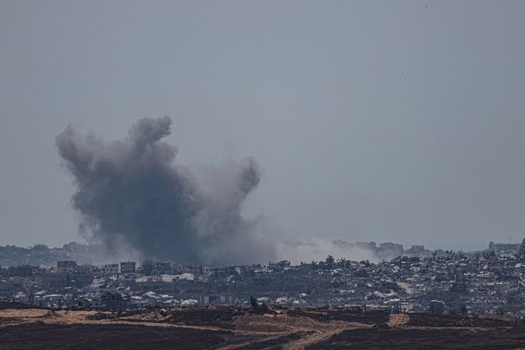 Die Kämpfe im Gazastreifen gehen weiter. - © Saeed Qaq/ZUMA Press Wire/dpa