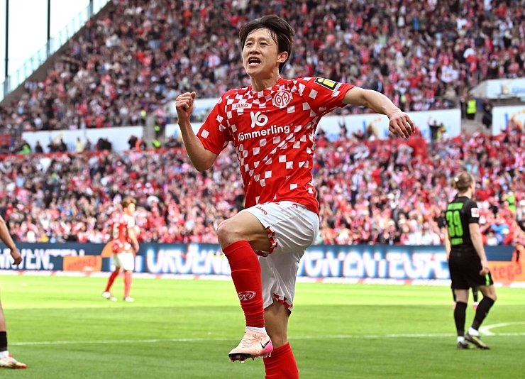 Jae-Sung Lee jubelt nach seinem Ausgleichstor - © Torsten Silz/dpa