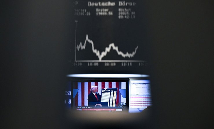 Erheblich unter Druck wegen der Eskalation des amerikanisch-chinesischen Handelskriegs und des Zollkonflikts zwischen den USA und der EU: der Dax. - © Arne Dedert/dpa