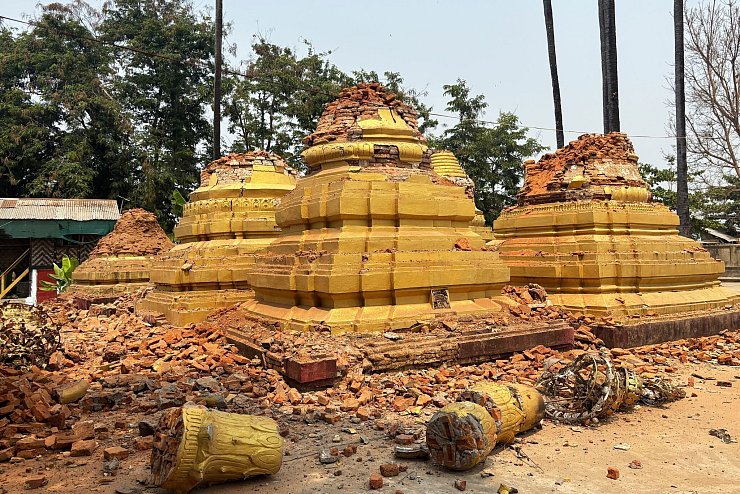 Tausende Pagoden wurden Schätzungen zufolge zerstört. - © Aung Shine Oo/AP/dpa