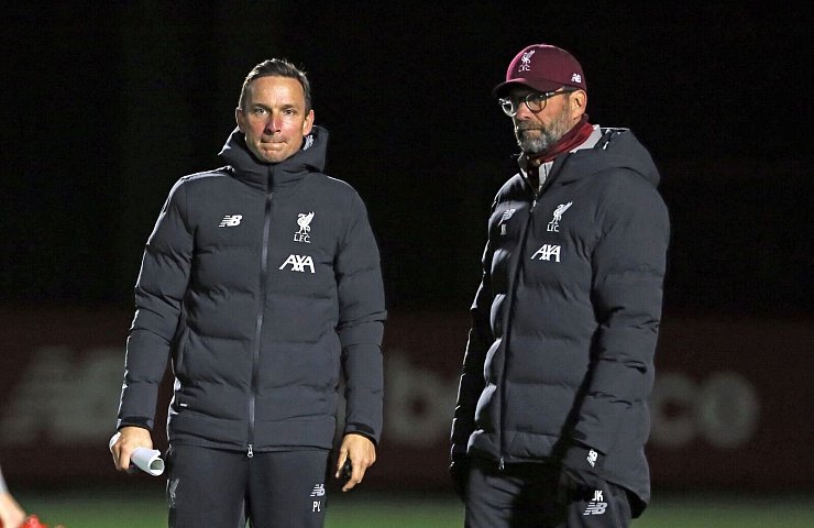 Klopp und Lijnders arbeiteten in Liverpool sehr erfolgreich zusammen. - © Richard Sellers/PA Wire/dpa
