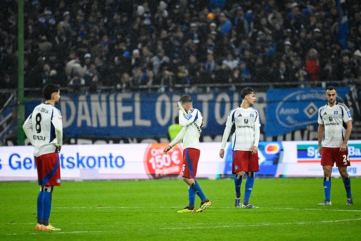 Der Hamburger SV verspielt gegen Schalke eine 2:0-Führung - © Gregor Fischer/dpa