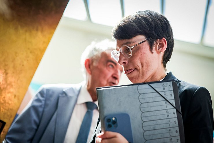 Fluchtministerin Josefine Paul steht nach dem Terroranschlag von Solingen weiter unter Druck. (Archivbild) - © Christoph Reichwein/dpa
