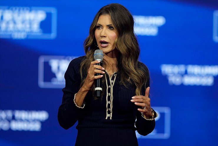 Kristi Noem soll Heimatschutzministerin werden. (Archivbild) - © Matt Rourke/AP/dpa