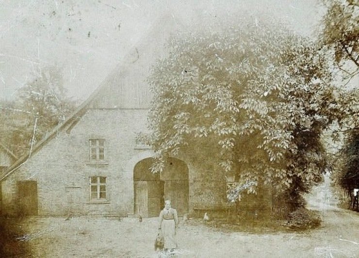 Gronemeierscher Kotten: So hat das Gebäude vor der Nutzung als Landgasthaus "Die Diele" ausgese- hen. Das Foto schauen sich Udo und Helga Schäfer immer wieder gerne an. - © FOTO: PRIVAT