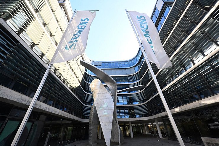 Die Siemens-Konzernzentrale in München. (Archivbild) - © Felix Hörhager/dpa
