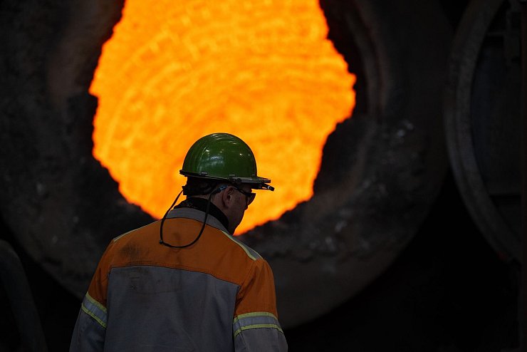 Die Stahlindustrie ist schwer unter Druck. (Symbolbild) - © Sebastian Kahnert/dpa