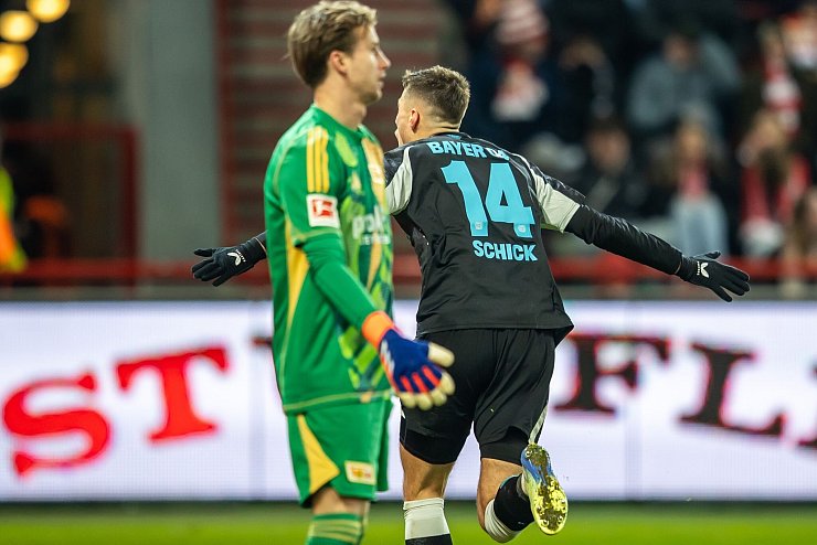 Union-Keeper Frederik Rönnow war chancenlos gegen Patrik Schick. - © Andreas Gora/dpa