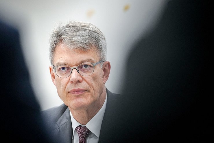 Bundesverkehrsminister Patrick Schnieder hat das Thema Brückensanierung geerbt. - © Kay Nietfeld/dpa