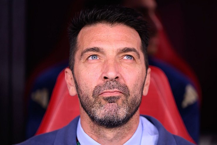 Italiens Sportchef Gianluigi Buffon sieht die Azzurri gewappnet für das Duell mit dem DFB-Team. - © Robert Michael/dpa