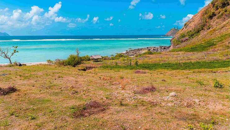 Bisher ist die Region noch ursprünglich und unbebaut. - © Marina Bay City/Lombok/dpa