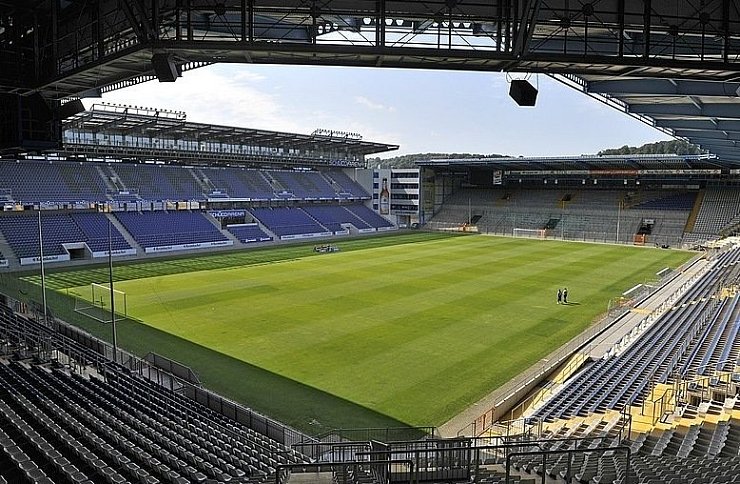 Der FC Valencia kommt in die Schüco-Arena. - © Archivbild
