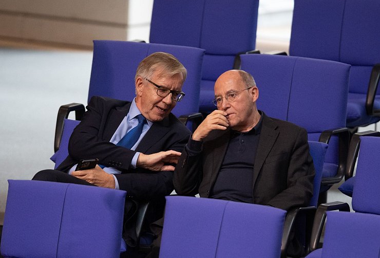 Dietmar Bartsch und Gregor Gysi haben kein Amt mehr in der Linken - aber Stimmen von Gewicht. (Archivbild) - © Kilian Genius/dpa