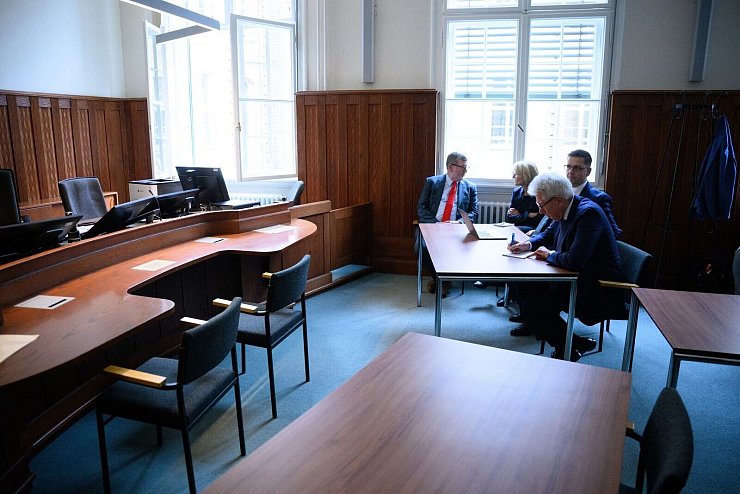 Ex-Intendantin vom RBB erzielt Teilerfolg vor Gericht, muss aber auch Feststellung von Pflichtverletzungen hinnehmen. - © Bernd von Jutrczenka/dpa