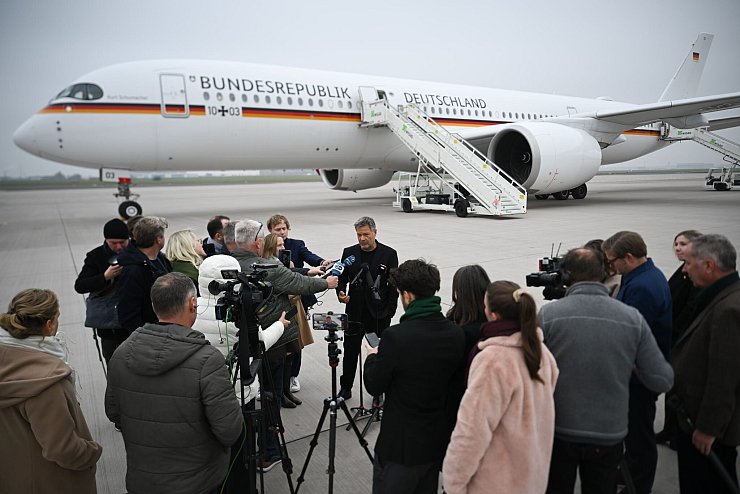 Erste Auslandsreise nach Ampel-Aus. - © Sebastian Christoph Gollnow/dpa