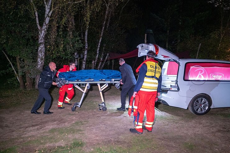 Die Polizei geht derzeit von einem Unglücksfall aus. - © News5 / René Schröder/NEWS5/dpa
