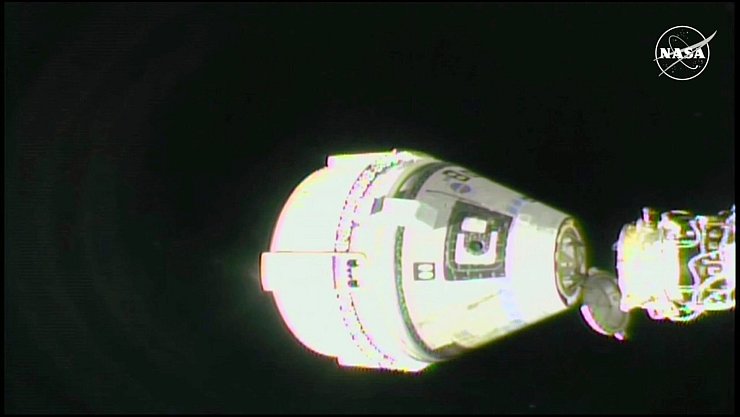 Hier dockt der «Starliner» von der Internationalen Raumstation ab. Sechs Stunden später landete die Kapsel. - © Uncredited/NASA/AP/dpa