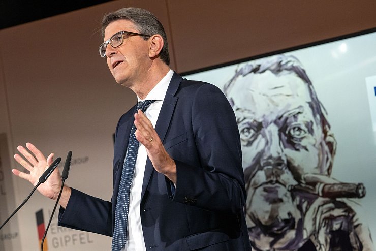 Der designierte Kulturstaatsminister Wolfram Weimer begann als Wirtschaftsjournalist. (Archivbild) - © Peter Kneffel/dpa